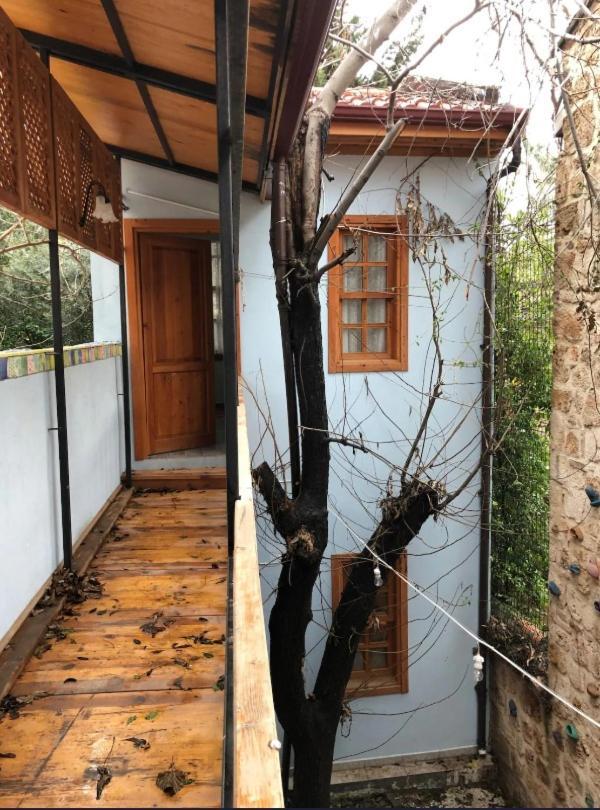 Kuyu Beergarden Hostel Antalya Bagian luar foto