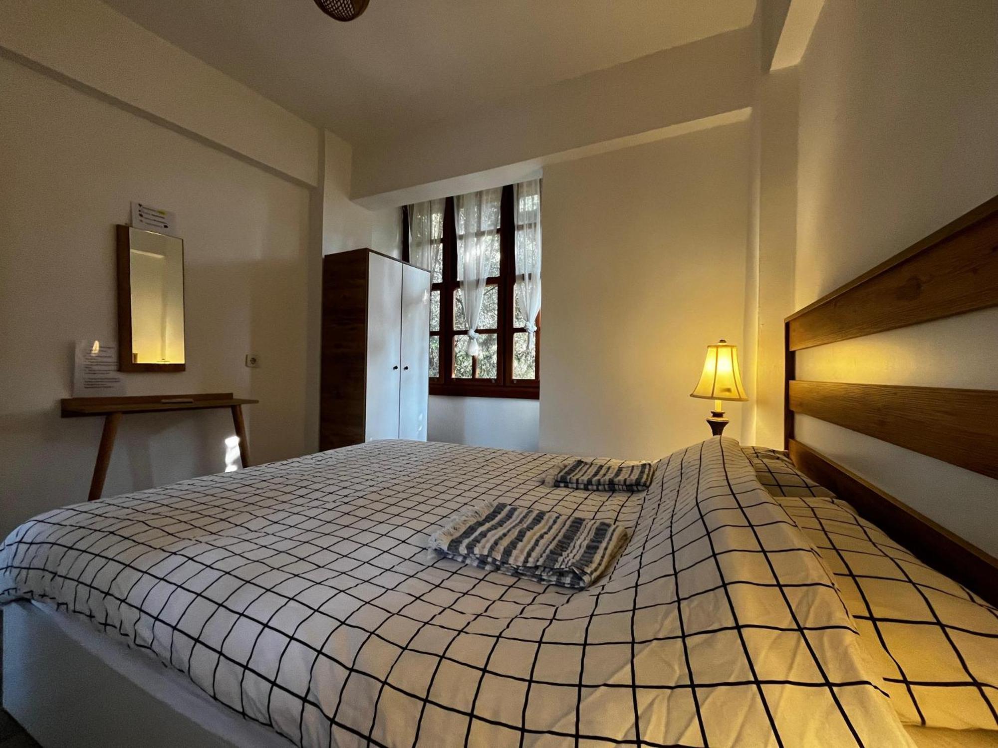 Kuyu Beergarden Hostel Antalya Bagian luar foto