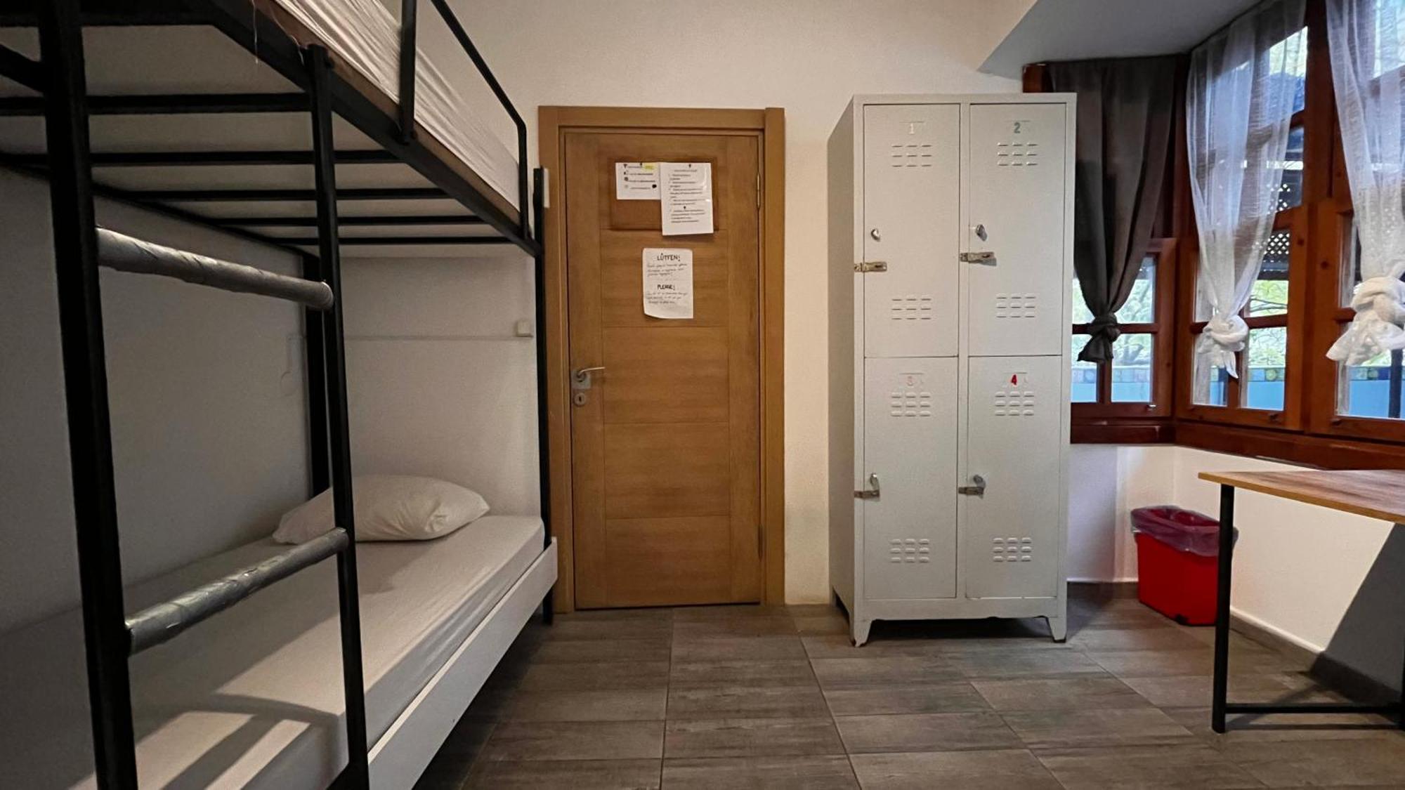 Kuyu Beergarden Hostel Antalya Bagian luar foto