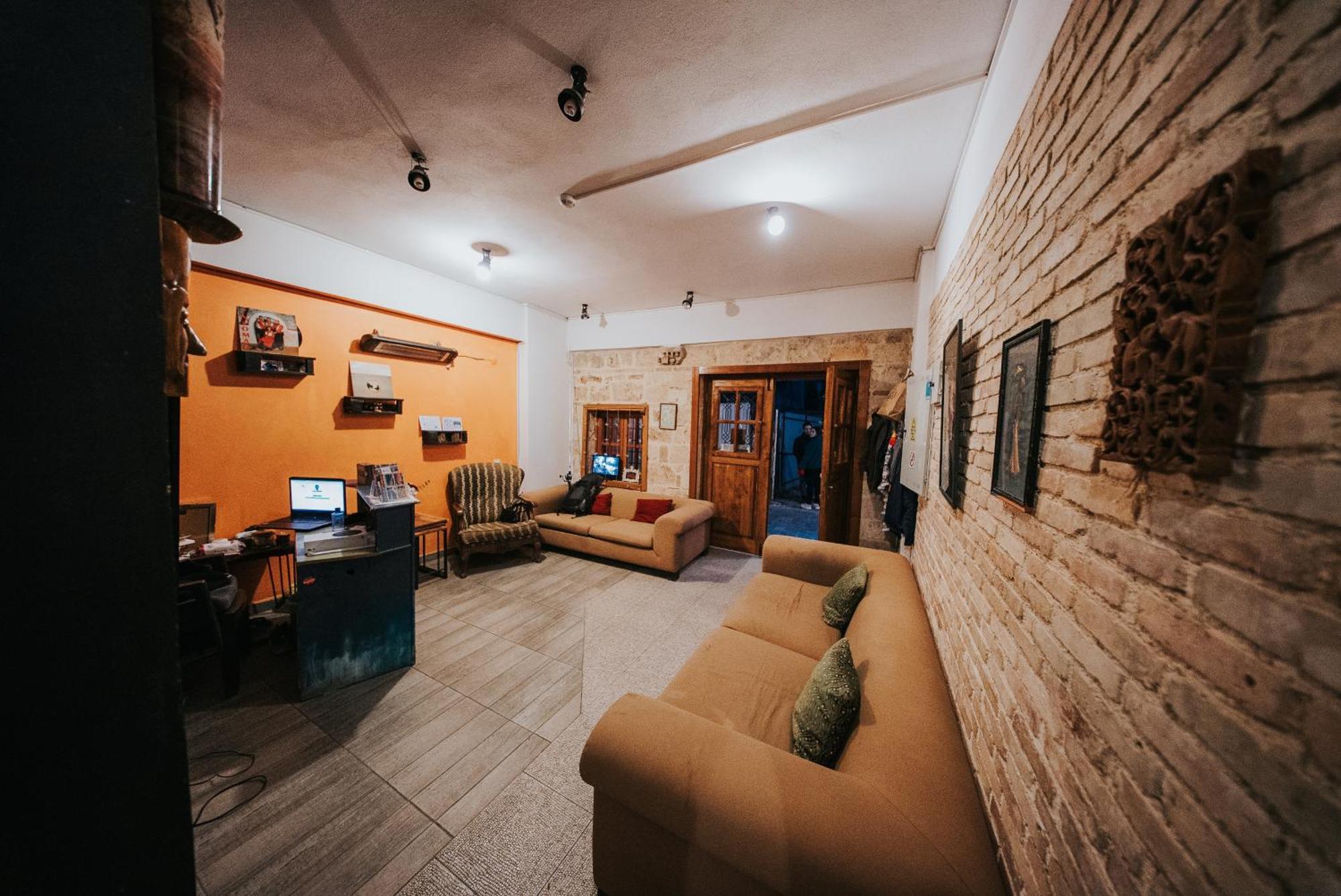Kuyu Beergarden Hostel Antalya Bagian luar foto
