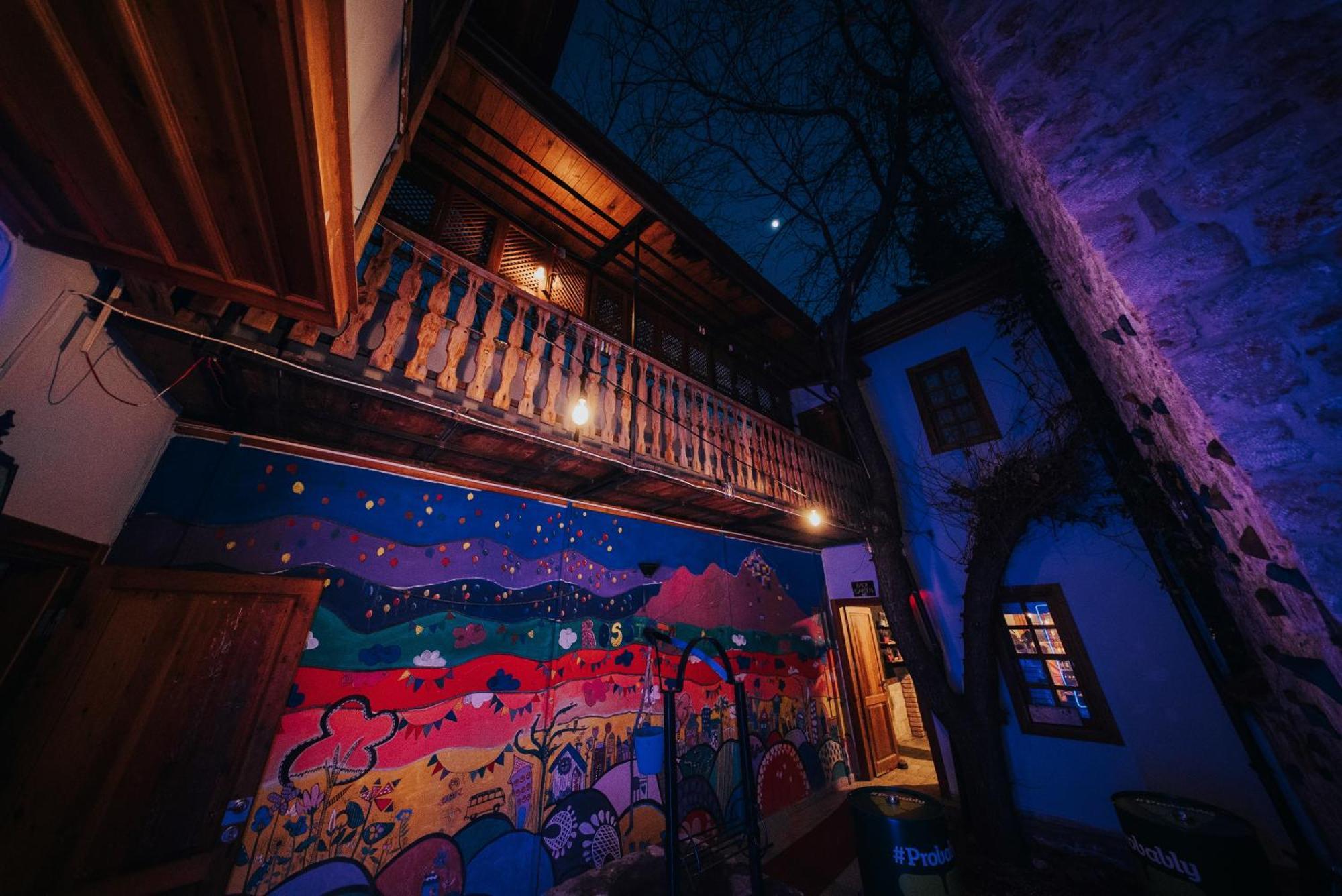 Kuyu Beergarden Hostel Antalya Bagian luar foto