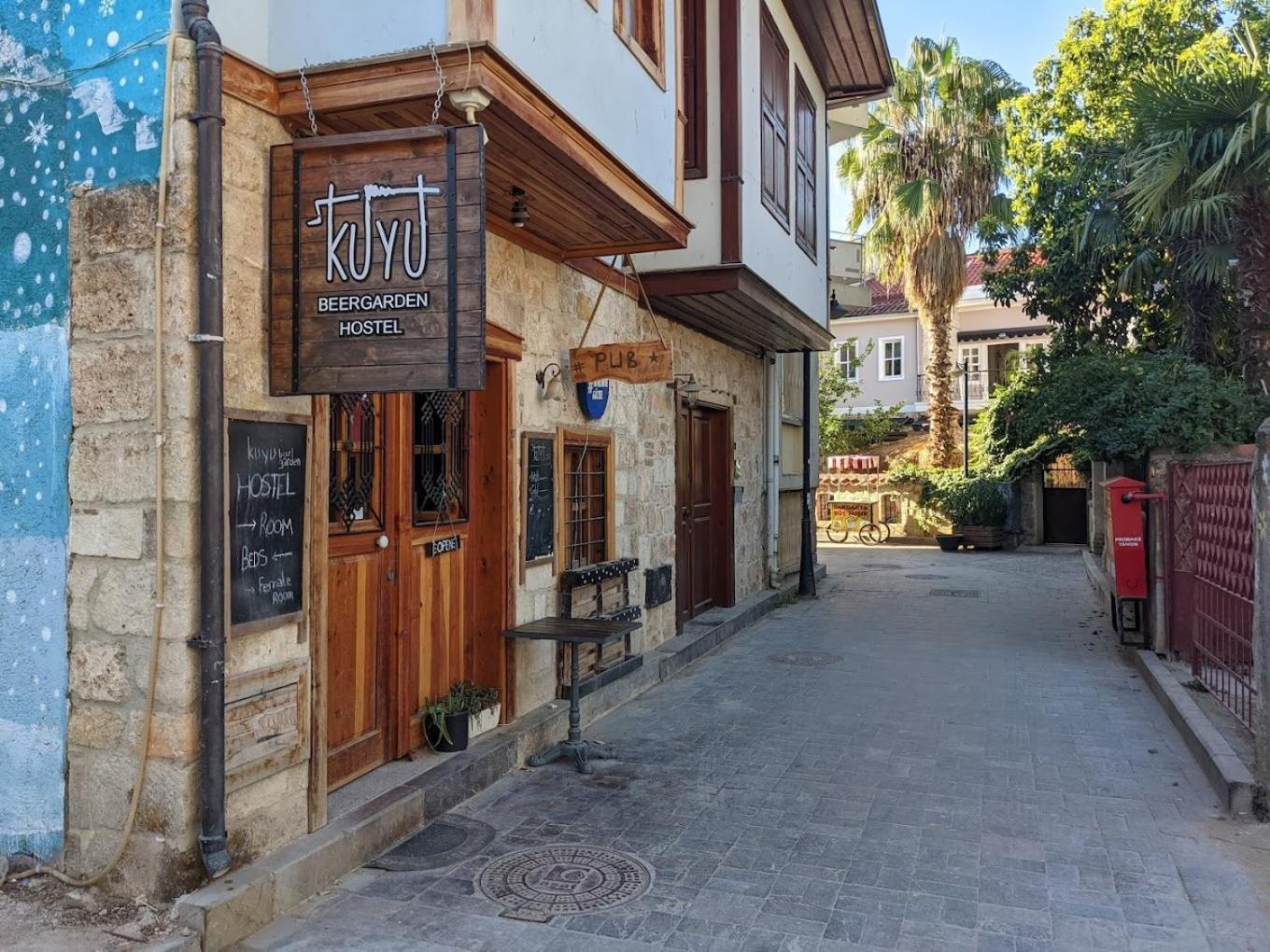 Kuyu Beergarden Hostel Antalya Bagian luar foto