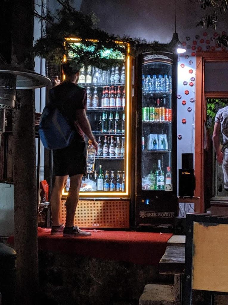 Kuyu Beergarden Hostel Antalya Bagian luar foto