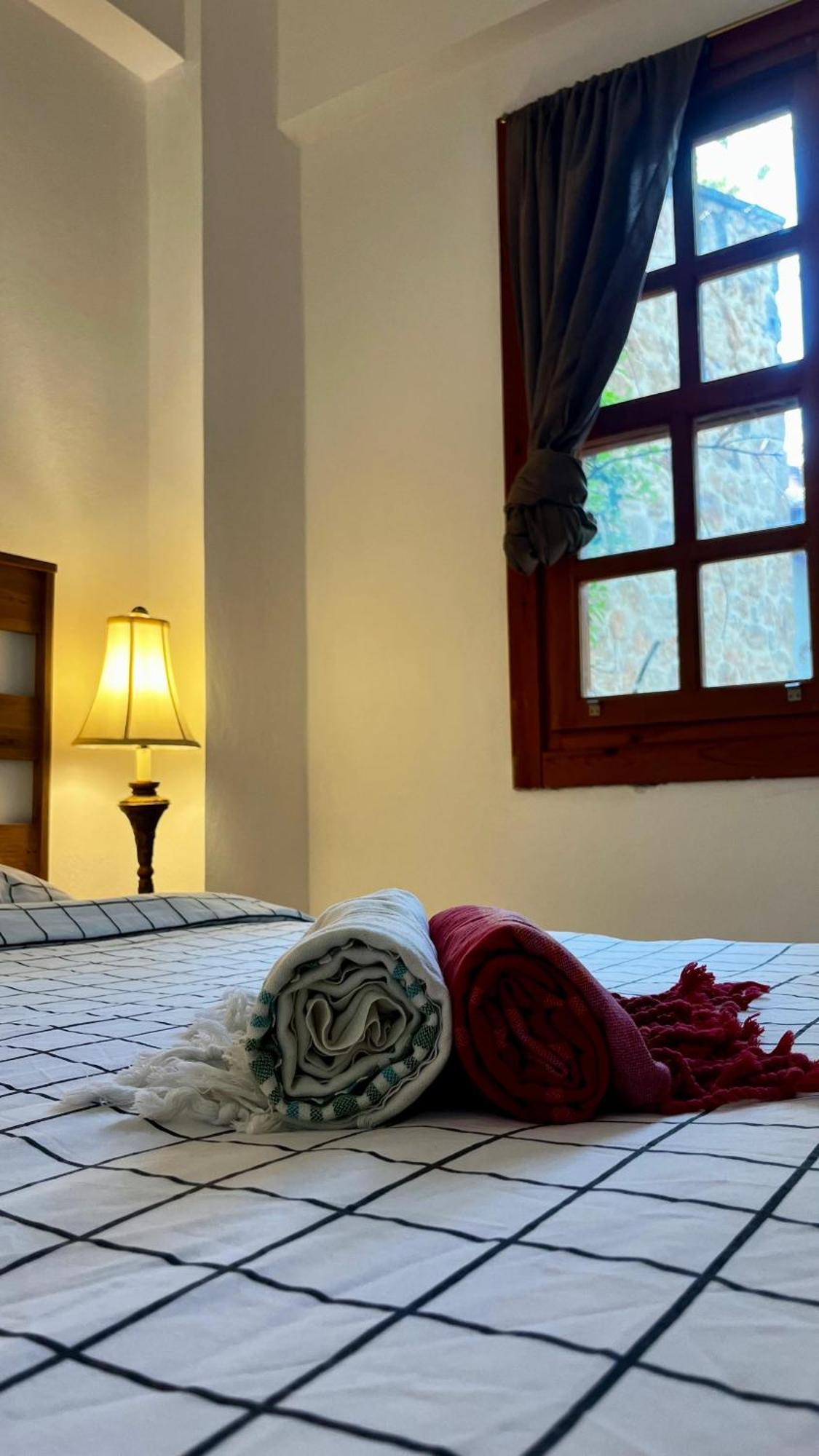 Kuyu Beergarden Hostel Antalya Bagian luar foto