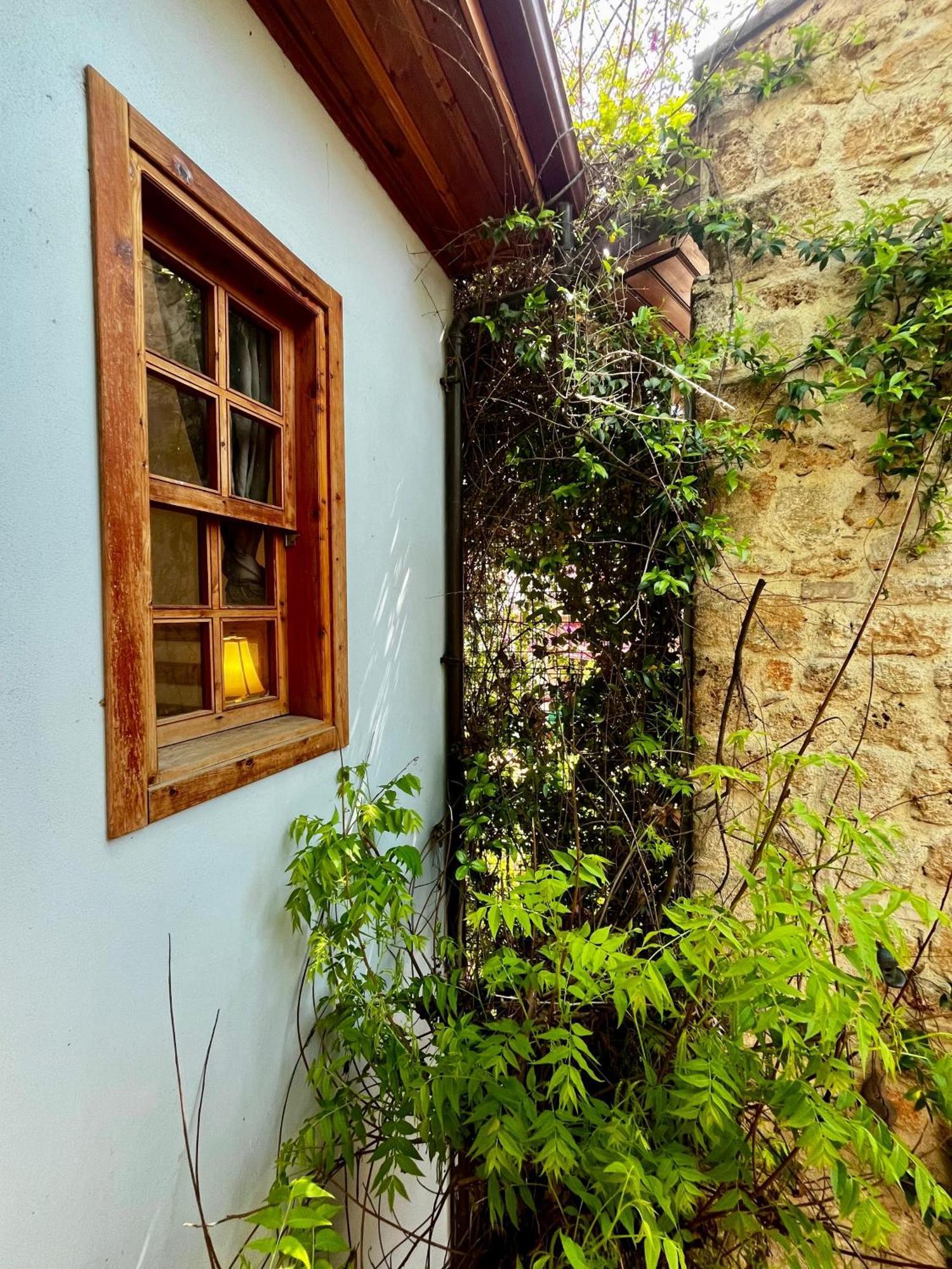 Kuyu Beergarden Hostel Antalya Bagian luar foto